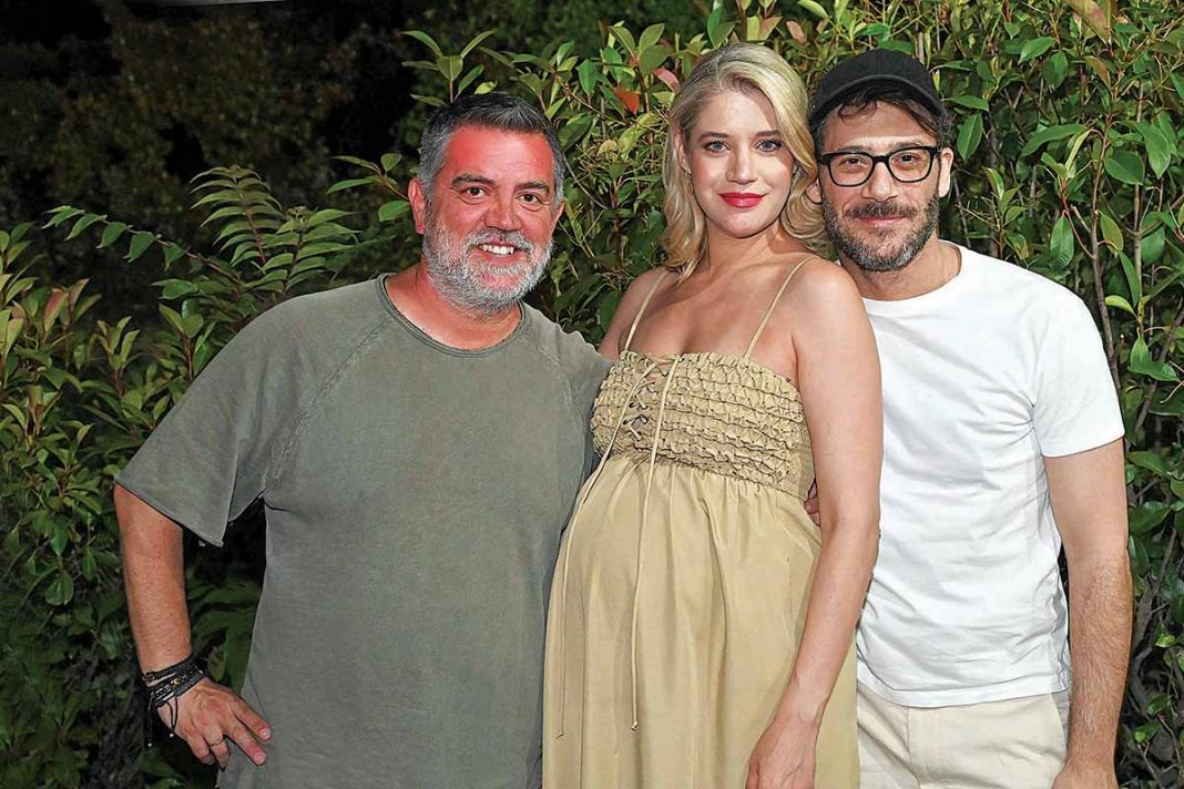 «Μαμά στα φανερά» και με μεζέδες!
