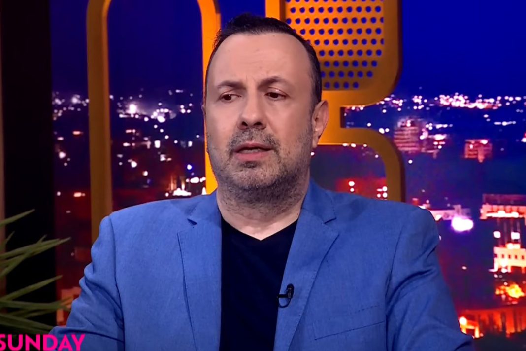 Συγκινεί ο Τάσος Τρύφωνος για τη μητέρα του: «Ήμουν δίπλα της και της κρατούσα το χέρι»
