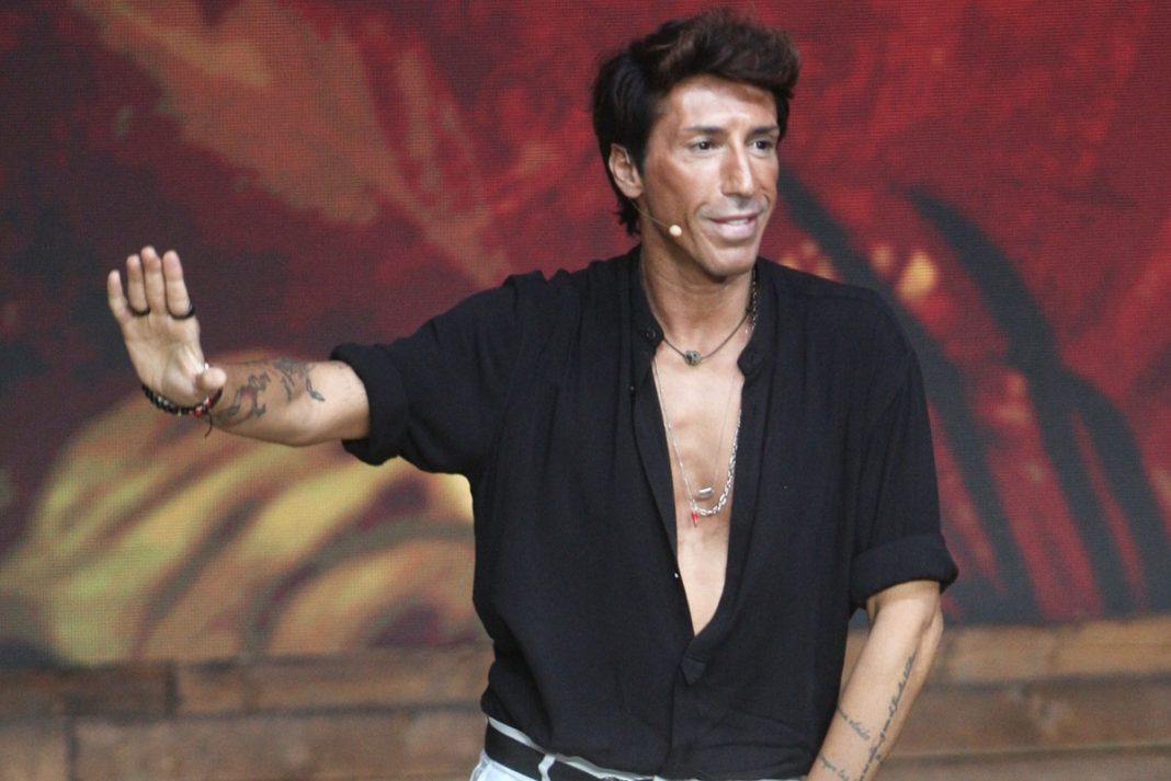 Κωνσταντίνος Εμμανουήλ: «Εχω κάνει σεξ με celebrities και των δύο φύλων»