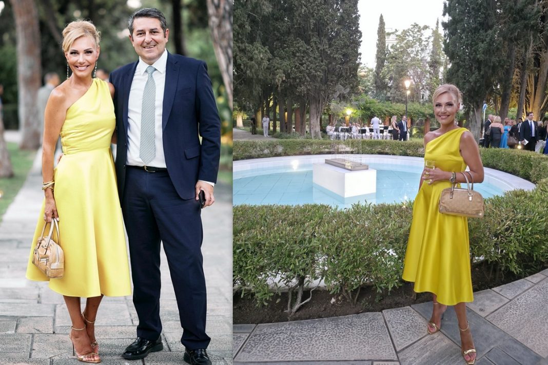 Απαστράπτουσα η Τίνα Μεσσαροπούλου στη δεξίωση του Προεδρικού Μεγάρου