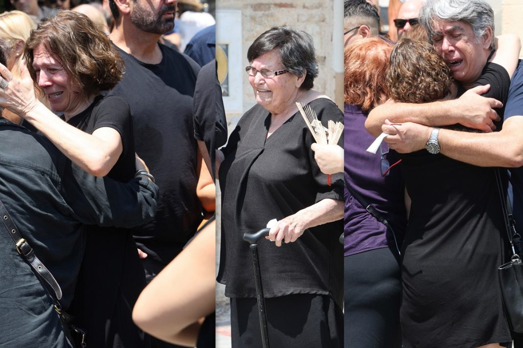 Κηδεία Μιχελή: Τα δάκρυα της Ράνιας Σχίζα, η συντετριμμένη μητέρα του και η τελευταία του σύντροφος
