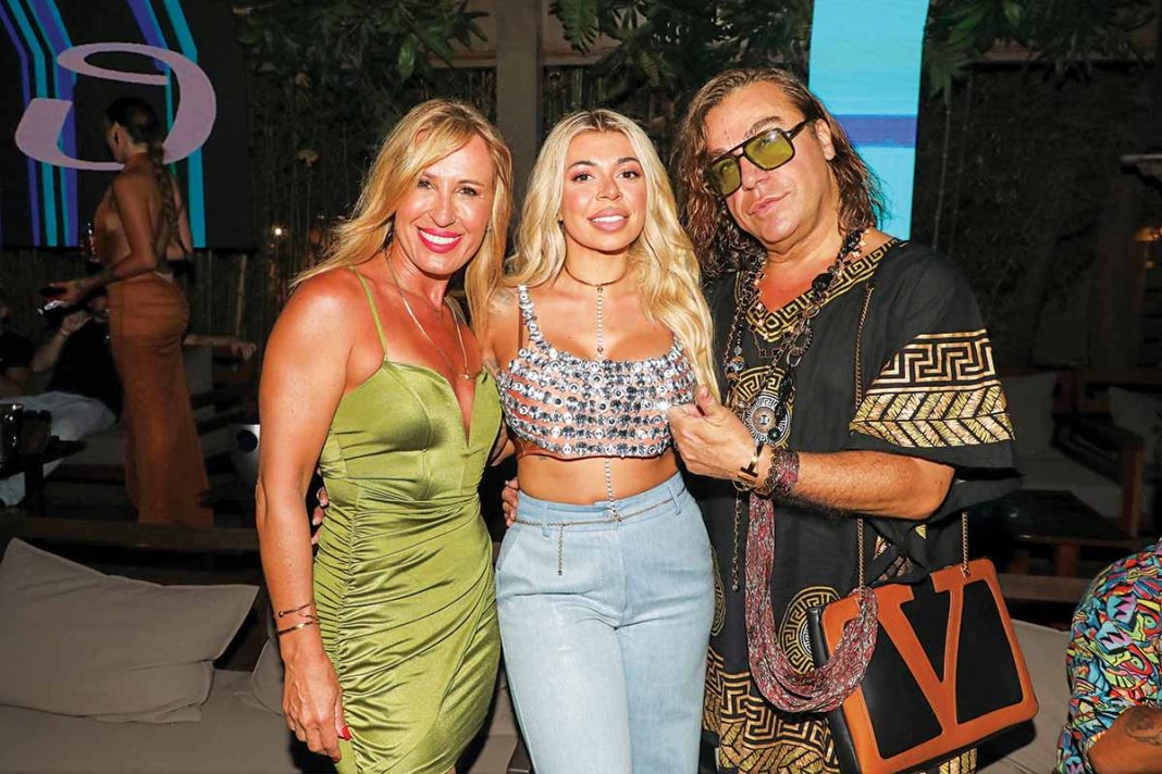 Πάρτι στο Akanthus με Johanna και «παρέλαση» celebrities