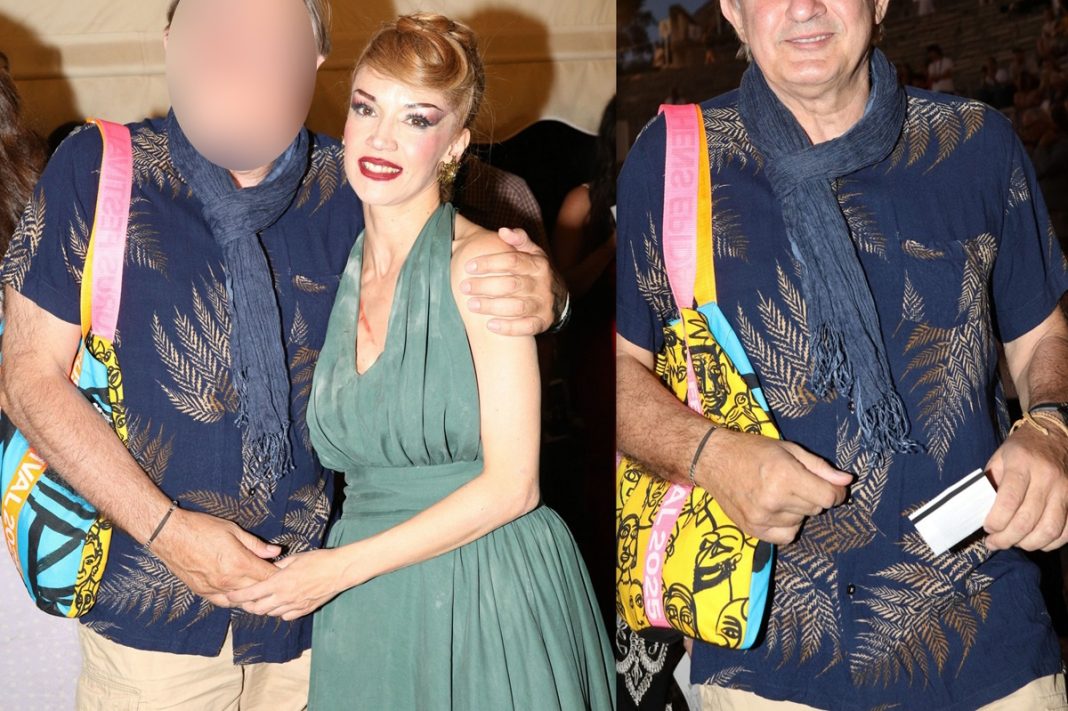 Με εκκεντρική τσάντα στην Επίδαυρο γνωστός πρωταγωνιστής