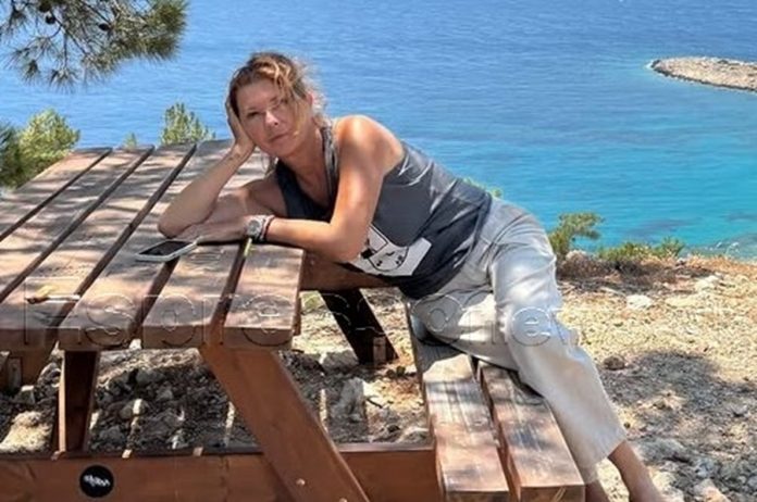 Η Σοφία Αλιμπέρτη στη Χίο για τον γιο της