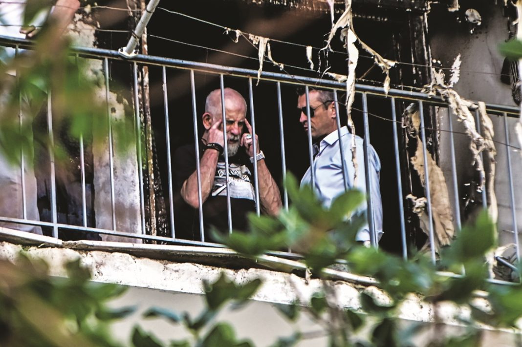 Ζωή μέσα από τα αποκαΐδια για τον Πέτρο Φιλιππίδη
