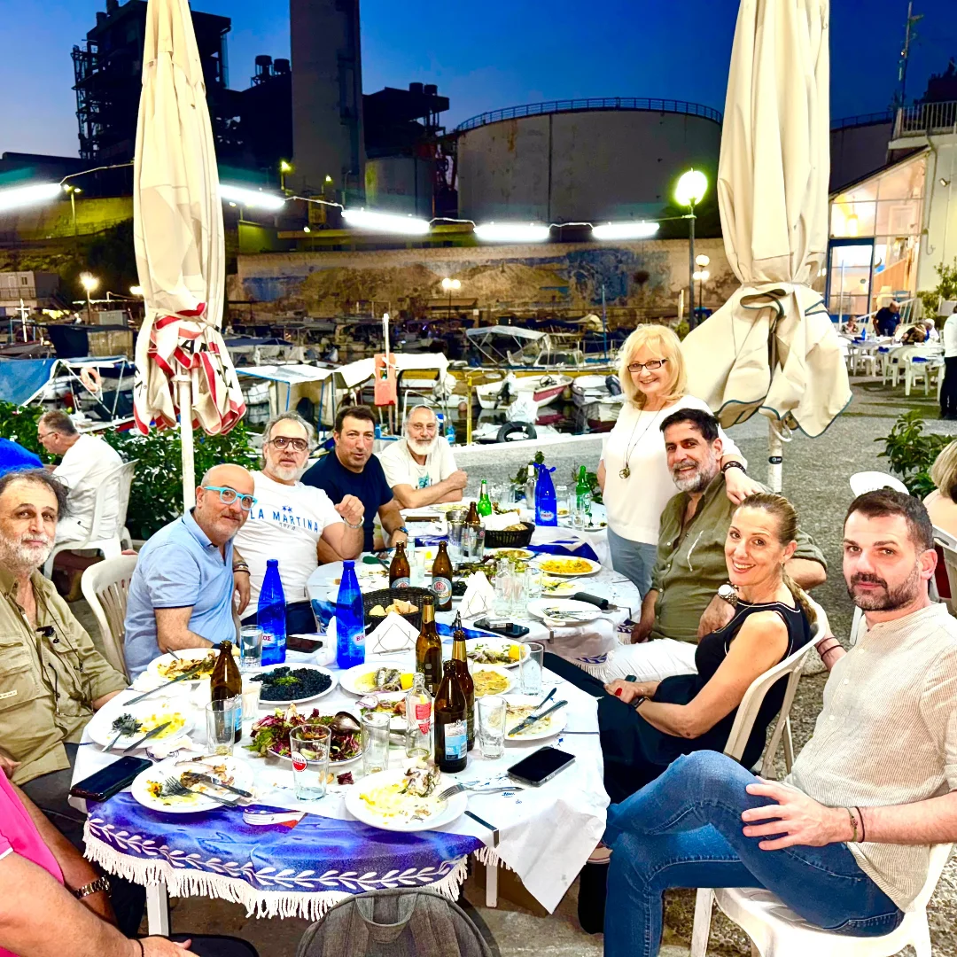 Το «τούνελ» έκλεισε τα φώτα και η Αγγελική Νικολούλη βγήκε για ουζάκι με τους συνεργάτες της