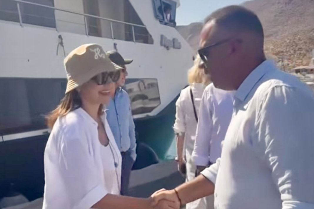 Κεφαλογιάννη με trendy καπελάκι