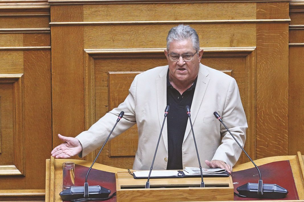 Δημήτρης Κουτσούμπας: Πιάστηκε η μέση του να ακούει τον Αυγενάκη