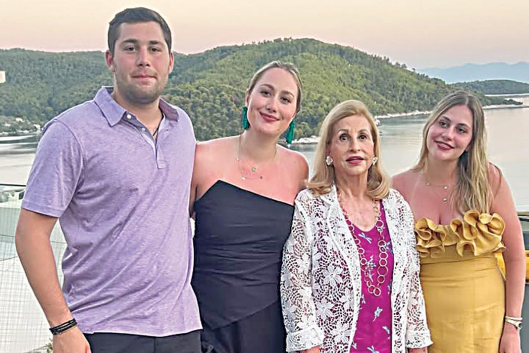 Φάνη Πάλλη - Πετραλιά: Ολιγοήμερες διακοπές στην αγαπημένη της Σκόπελο