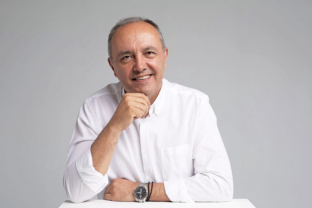 Θεόδωρος Καράογλου: «Η κυβέρνηση πρέπει να επιστρέψει στις εργοστασιακές ρυθμίσεις της!»