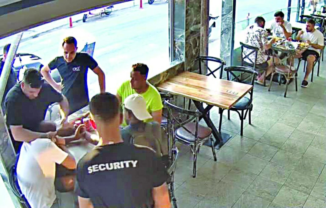 Πακιστανοί σεξουαλικοί «καρχαρίες» σε παραλίες
