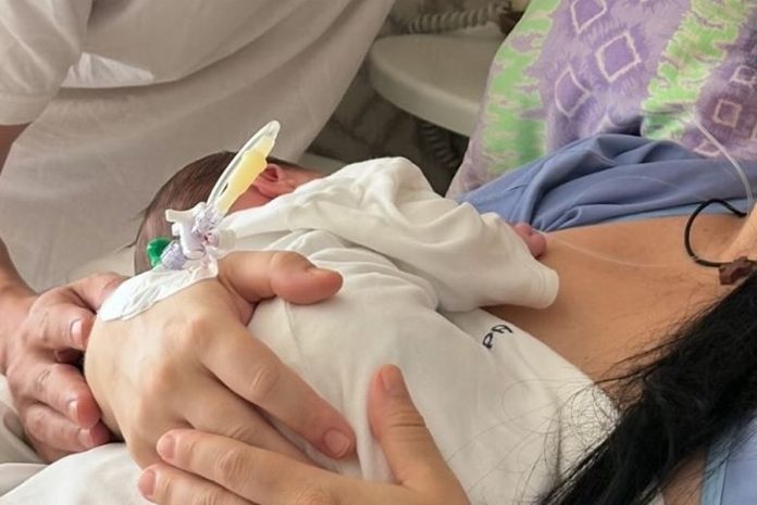 Τρισευτυχισμένη Ελληνίδα ηθοποιός - Μετά από πολλές εξωσωματικές έφερε στη ζωή τον γιο της