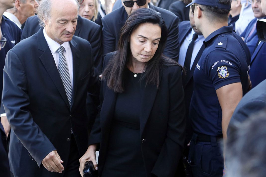 Ο βουβός πόνος της Γεωργίας Σαμαρά στο μνημόσυνο της κόρης της, Λένας