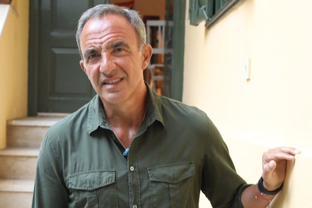 Νίκος Αλιάγας: Τραγούδησε τον «Μέτοικο» στο The Voice France και συγκίνησε