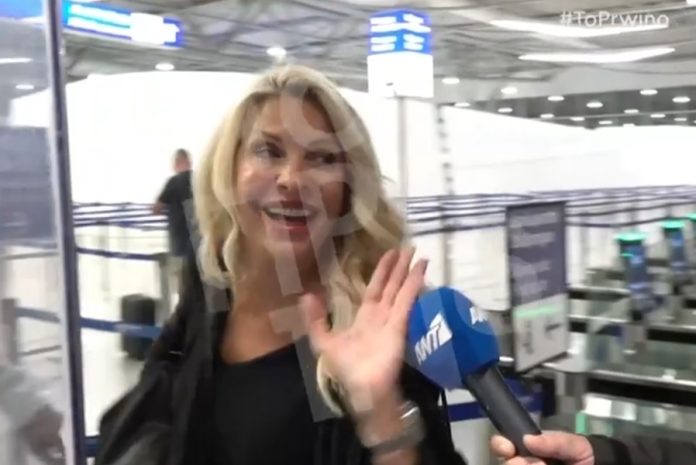 Η Ελένη Μενεγάκη στο αεροδρόμιο με την κόρη της - «Καλή αρχή για εσάς που ξεκινάτε»