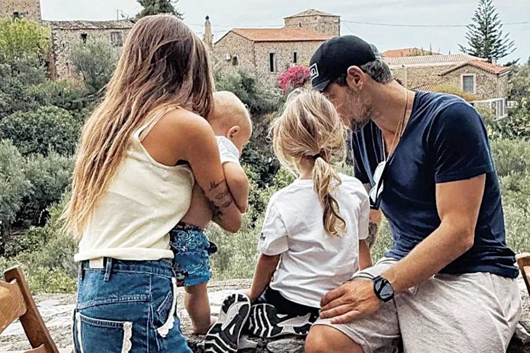 Οικογενειακή εκδρομή της Κούρκουλου στη Μάνη