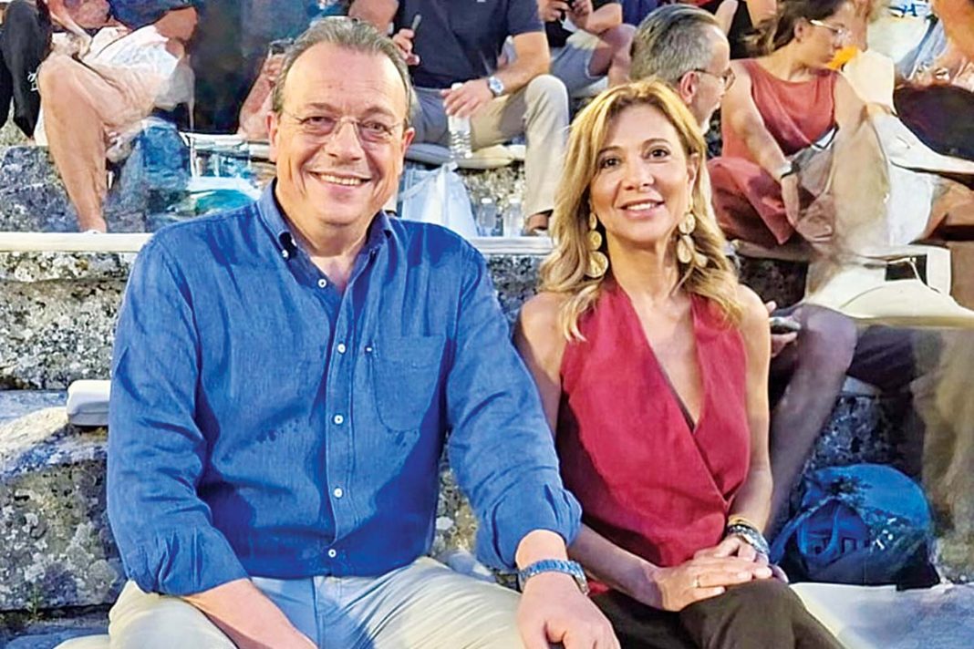 Η σύζυγος Φάμελλου στο «Κουκλόσπιτο» του Ιψεν