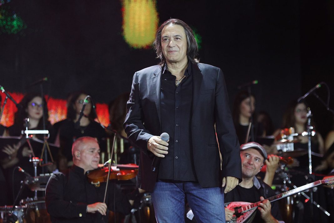 Ο Γιάννης Κότσιρας «εισβάλλει» σε σειρά - Δείτε σε ποια