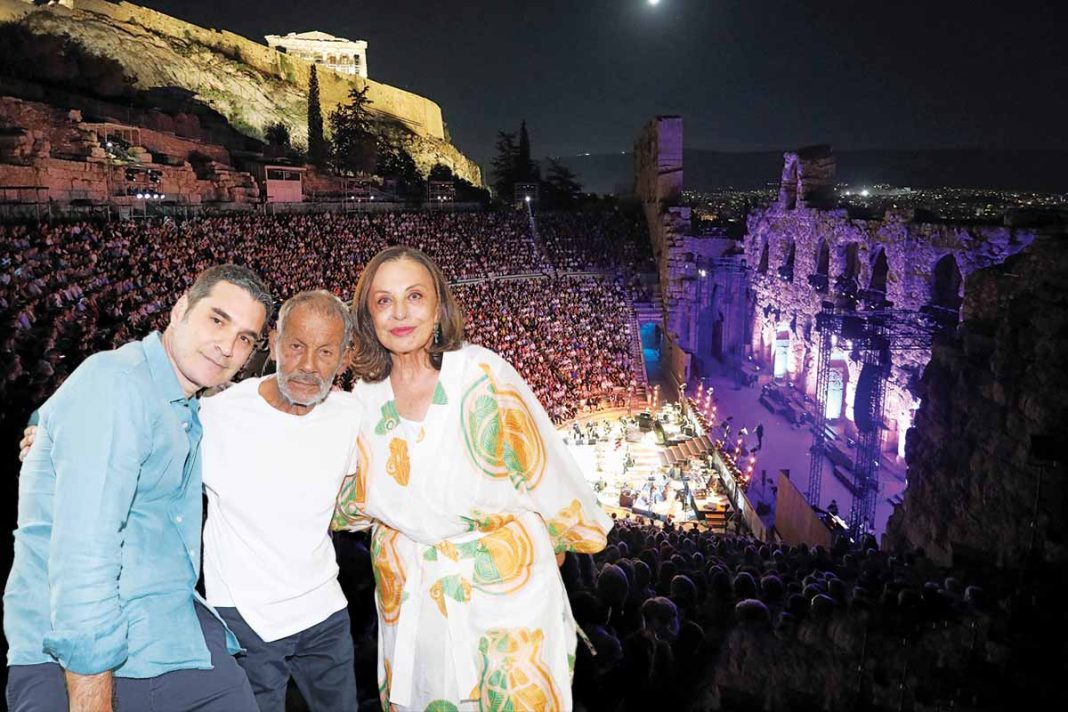 «Maestro» Ξαρχάκος συν γυναιξί και τέκνοις