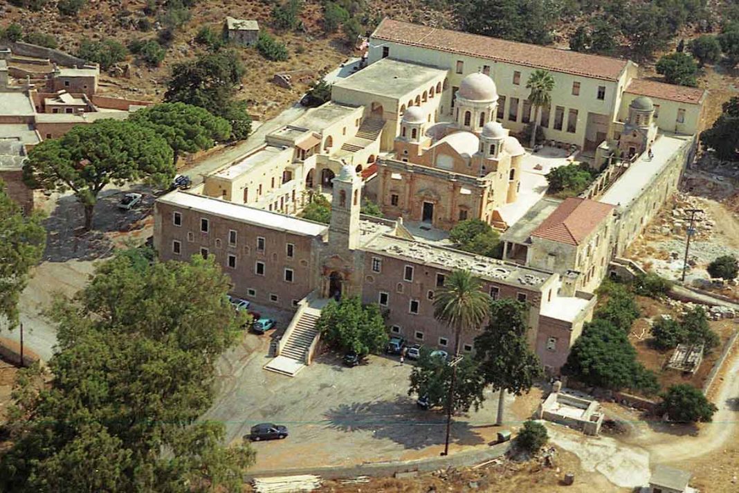 «Μπίζνες» με τα οστά του αγίου Λαζάρου και κομμάτια Τίμιου Ξύλου