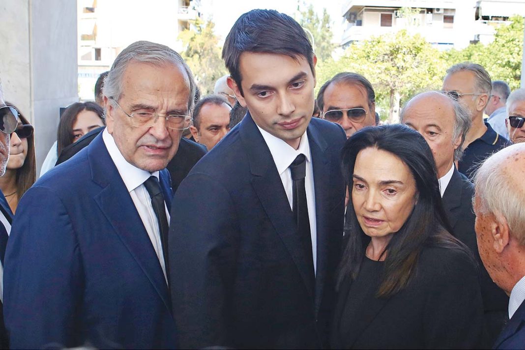 Οι ευχές του Κώστα Σαμαρά στη γιαγιά του και η φωτογραφία με την αδελφή του που έχει φύγει από τη ζωή