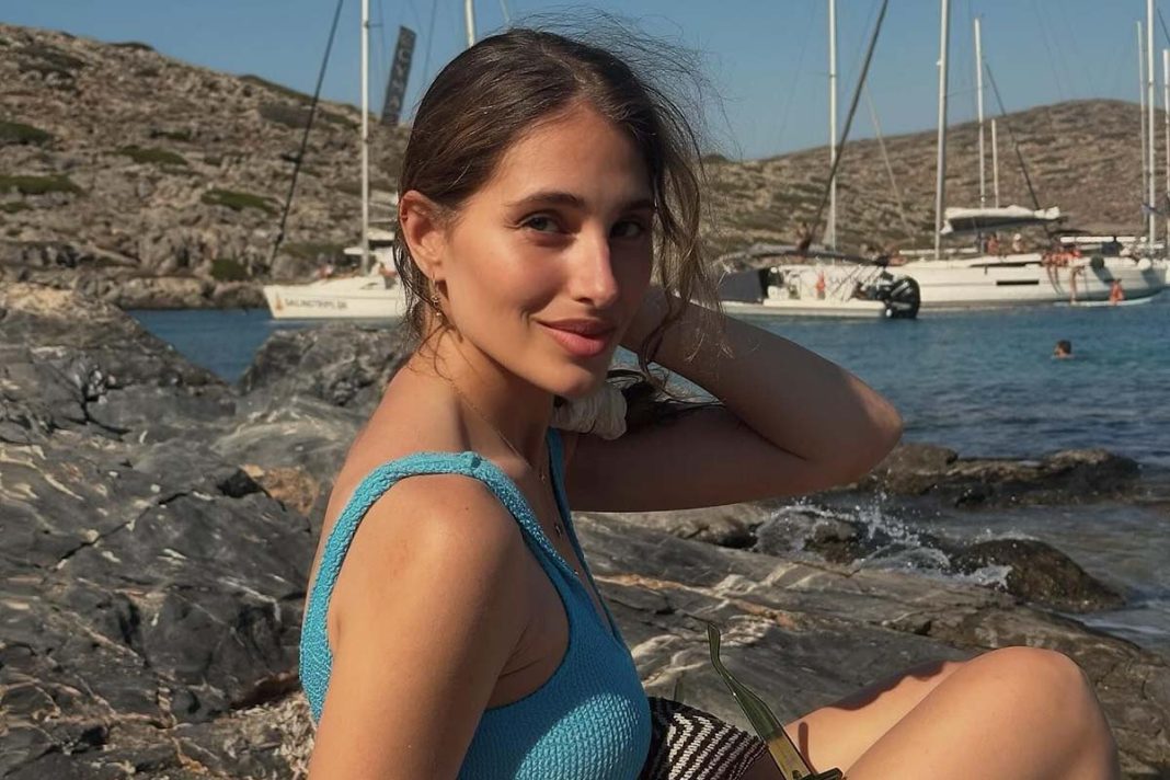 Η Βουλγαράκη και ο σύντροφός της βαφτίζουν την κόρη τους και τα... μαζεύουν για Κρήτη!