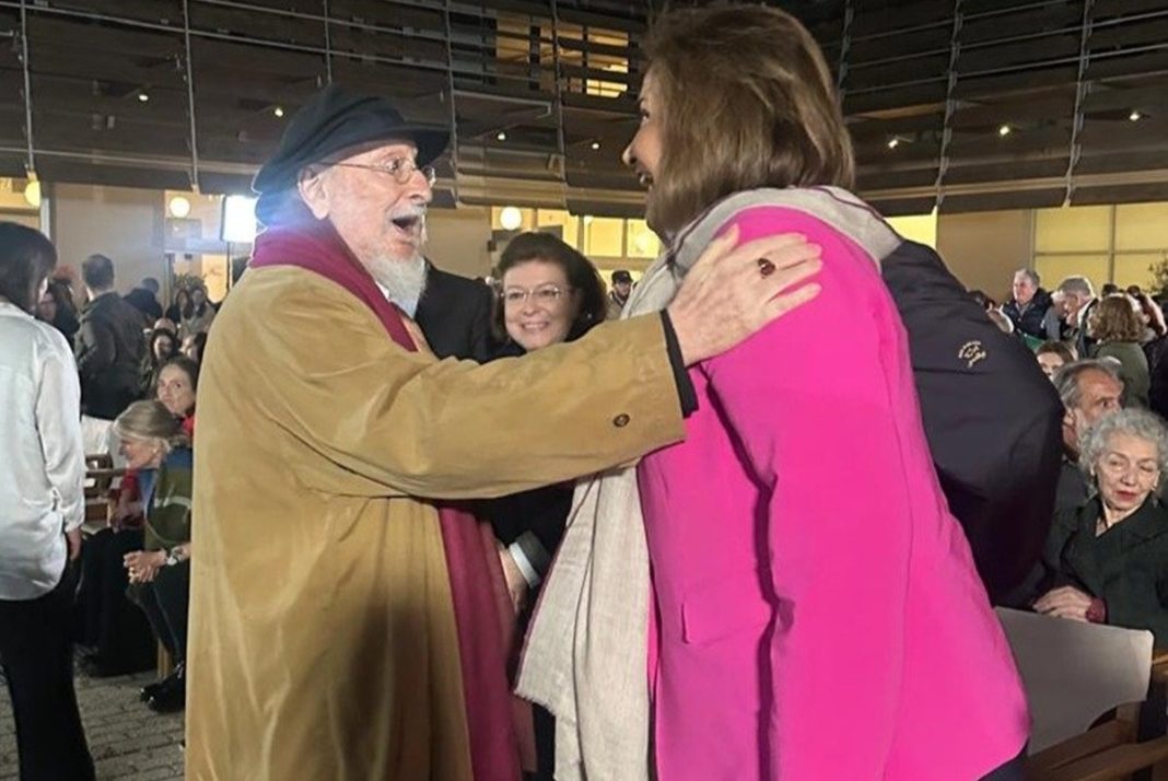 Η Ντόρα Μπακογιάννη αποχαιρέτησε τον Διονύση Σαββόπουλο: «Έφυγε ο Νιόνιος της γενιάς μας»