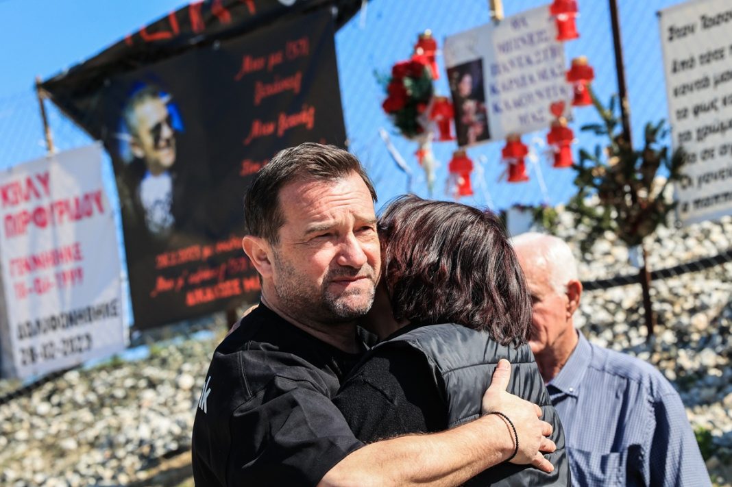 Αγανάκτηση του Νίκου Πλακιά που έχασε κόρες και ανιψιά στα Τέμπη από τις προβοκατόρικες δηλώσεις του Γεωργιάδη