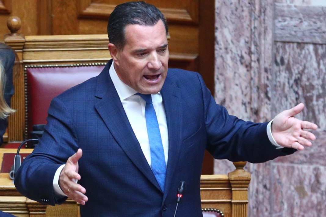 Άδωνις Γεωργιάδης: O υπουργός διαφημιστής - influencer