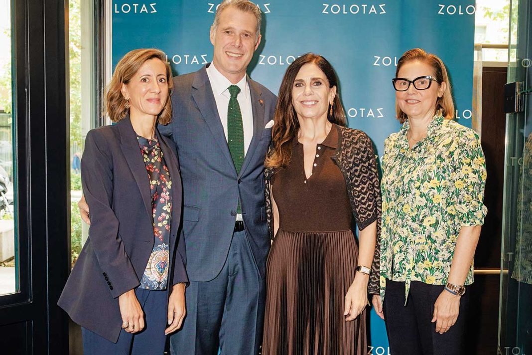 Εμφανίσεις, με τα φλας να μονοπωλεί η Κατερίνα Καινούργιου