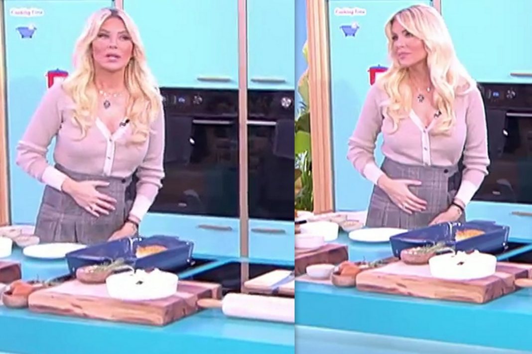 Η ερώτηση της Καινούργιου για το καρεκλάκι αυτοκινήτου για μωρά και το χάδι στην κοιλίτσα της