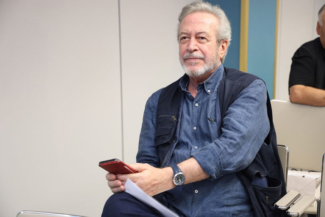Ο Γρηγόρης Βαλτινός εξομολογείται: «Δεν έχω περάσει ωραία παιδικά χρόνια»