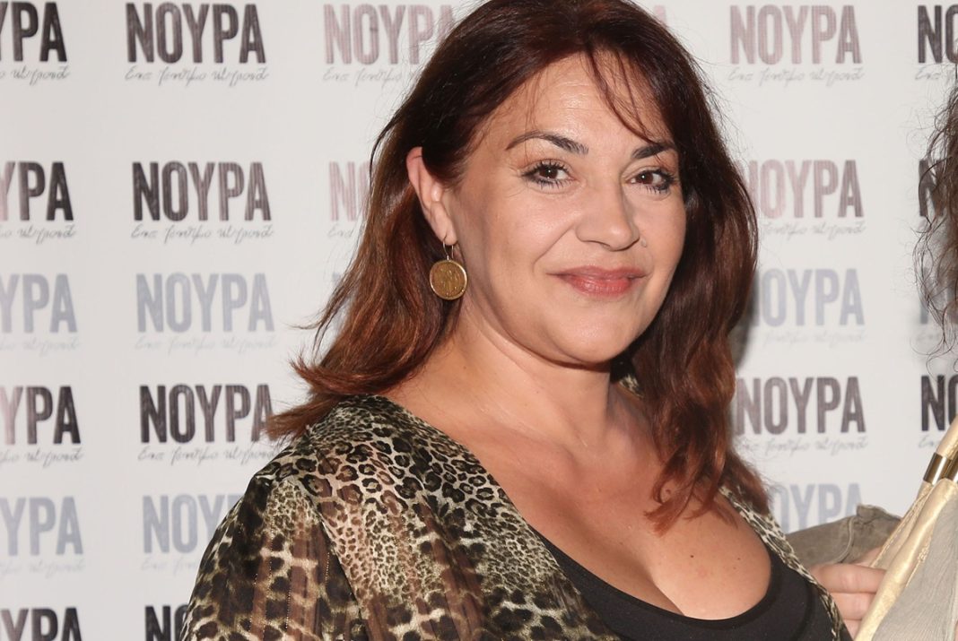 Η Μαρία Φιλίππου σε βραδινή έξοδο με τον κούκλο γιο της