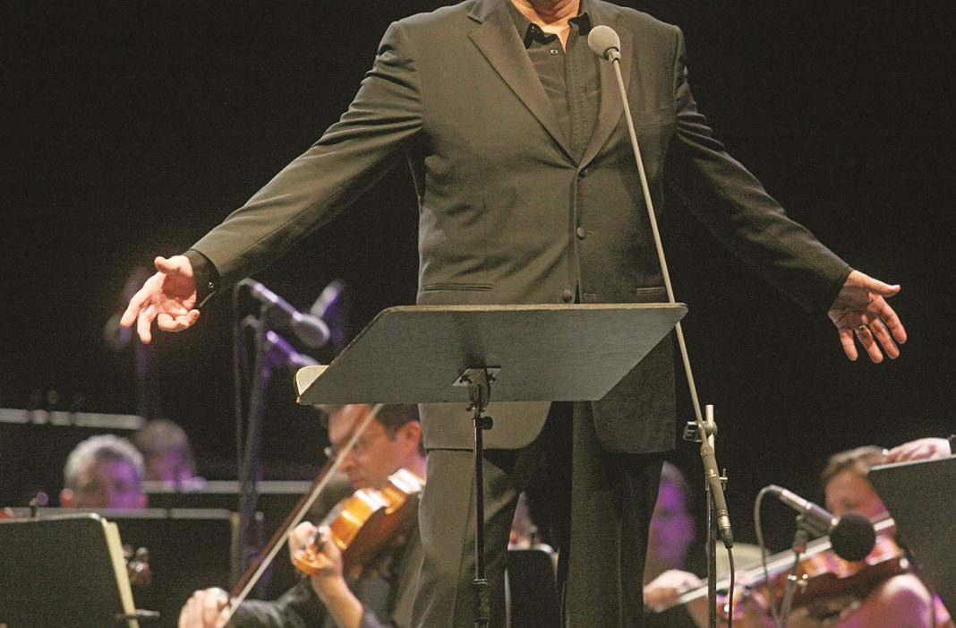 Σήμερα η δίκη του τενόρου που κατηγορείται πως ξυλοκόπησε τον 15χρονο γιο του