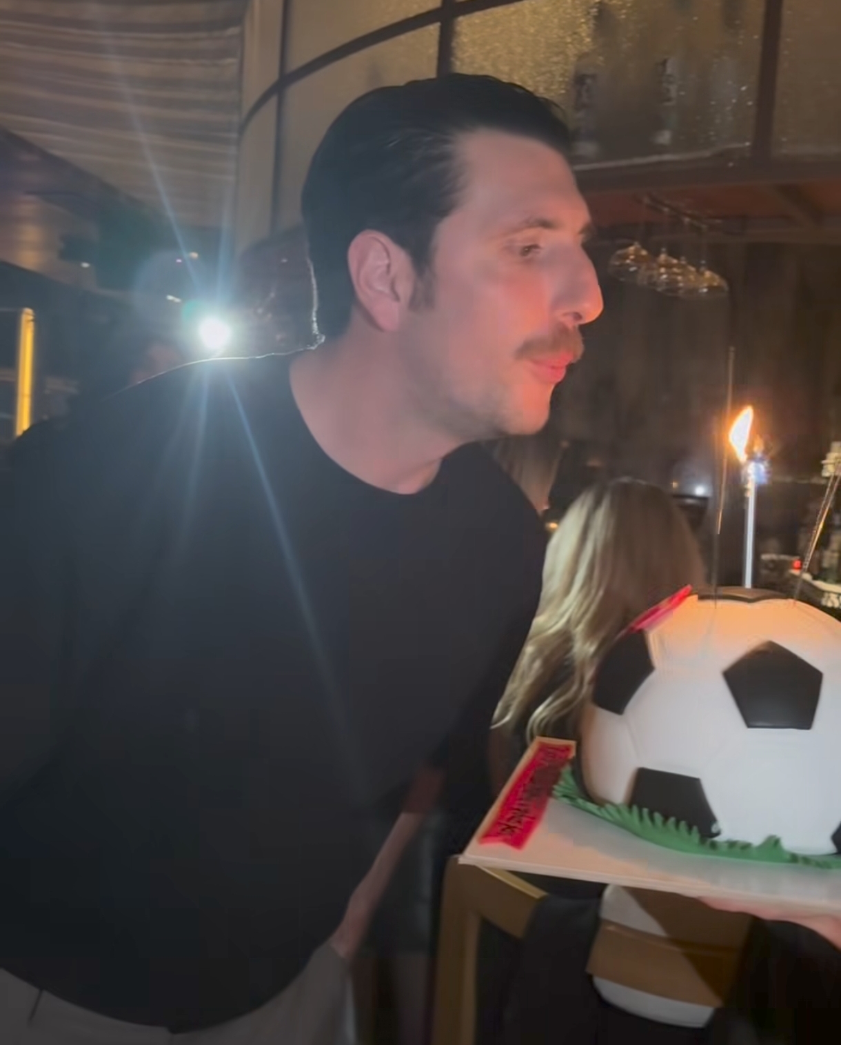 Γενέθλια για τον Γιώργο Γεροντιδάκη – Η τούρτα έκπληξη από τη Ντορέττα Παπαδημητρίου