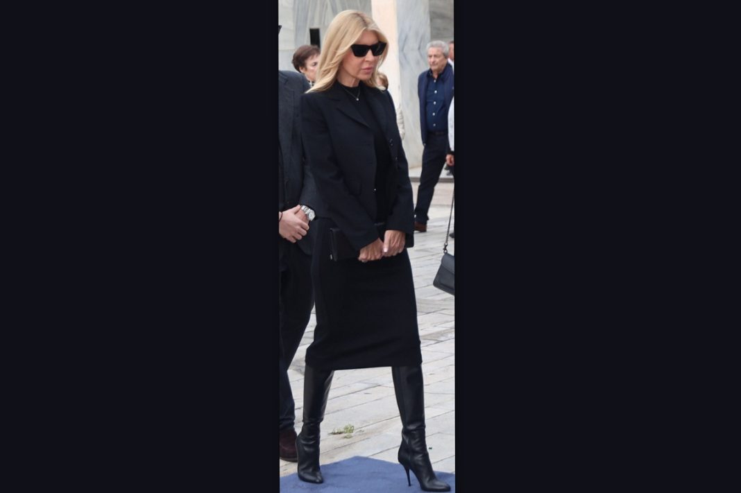 Έλενα Νάκου: Η πρώτη εμφάνισή της στα φλας στην κηδεία του αγαπημένου της Πάνου Μαρινόπουλου