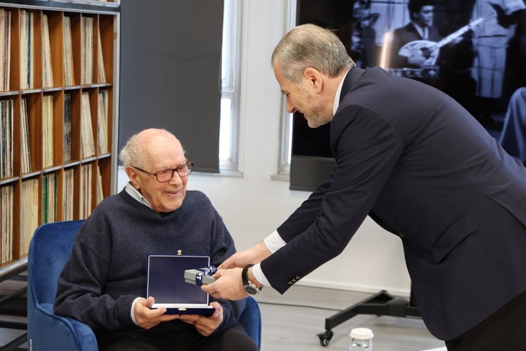 TV Όσκαρ με νότες - Η συγκινητική βράβευση του Γιώργου Παπαστεφάνου