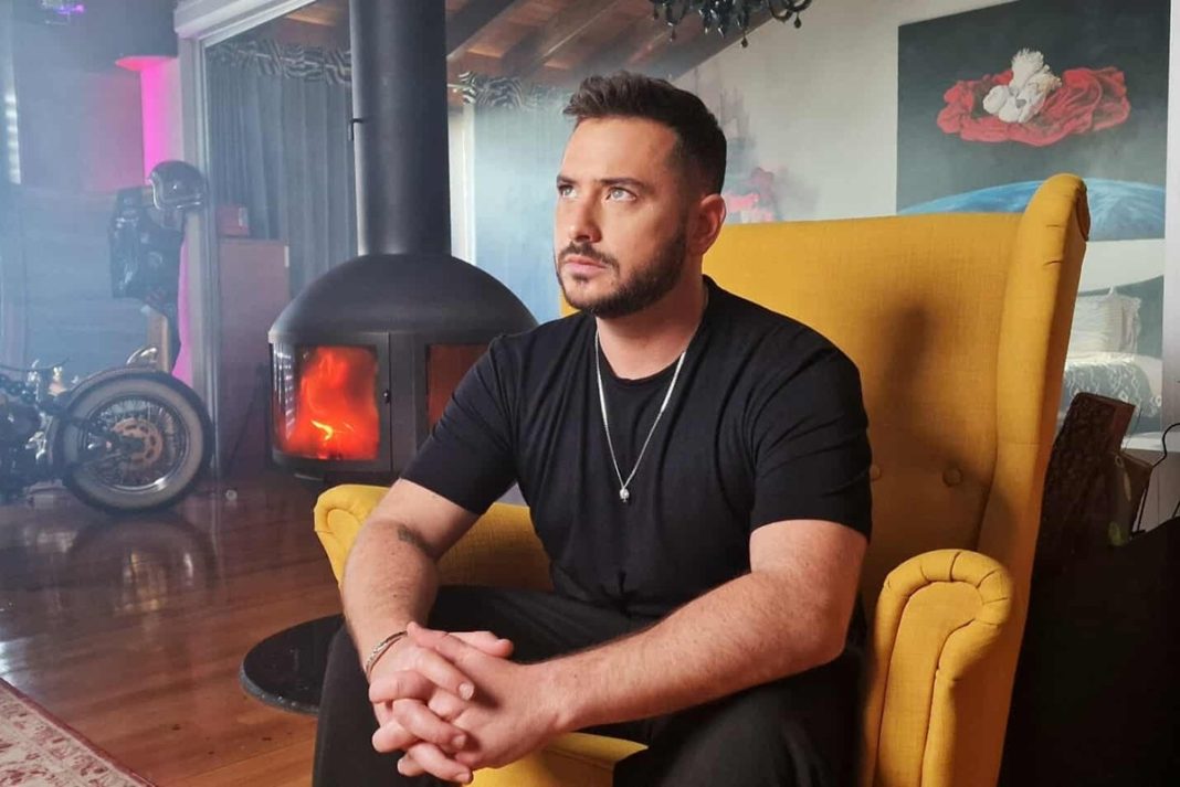 Θέμης Παναγιωτίδης: Κυκλοφόρησε το νέο του single με τίτλο «Χάνομαι»!