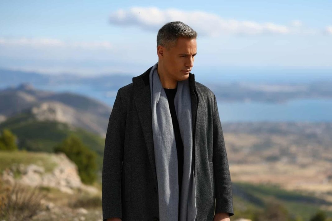 Γρηγόρης Πετράκος: Ερμηνεύει τραγούδι του Βασίλη Δήμα και εντυπωσιάζει!