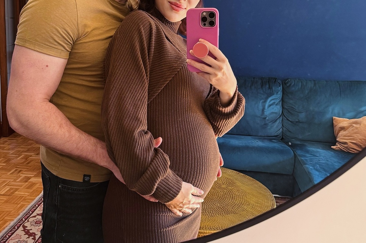 Ζευγάρι ηθοποιών ανακοίνωσε πως περιμένει παιδί