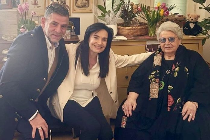 Πρώτη εμφάνιση της Γεωργίας Σαμαρά λίγους μήνες μετά τον χαμό της κόρης της Λένας