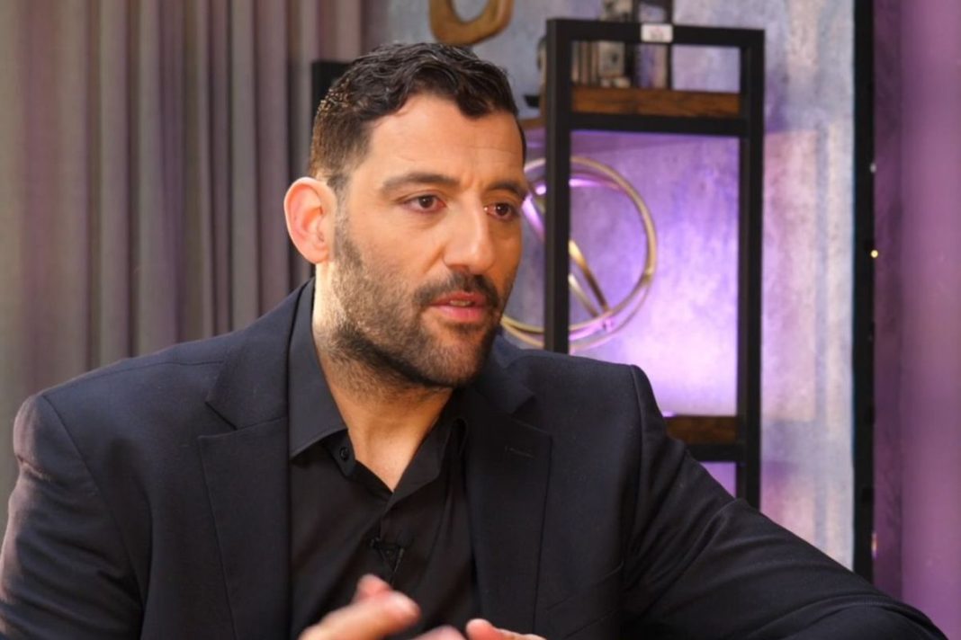 Γιάννης Μπουρούσης: «Με έδειχναν με το δάχτυλο στον Ηλεκτρικό» – Η εξομολόγηση για το ύψος του