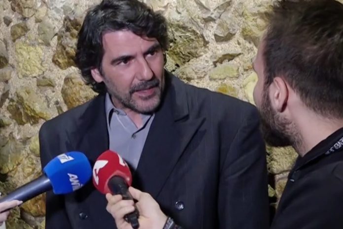 Η ενόχληση του Αντώνη Καρυστινού με ερώτηση δημοσιογράφου - «Θα το τερματίσεις, ε;»