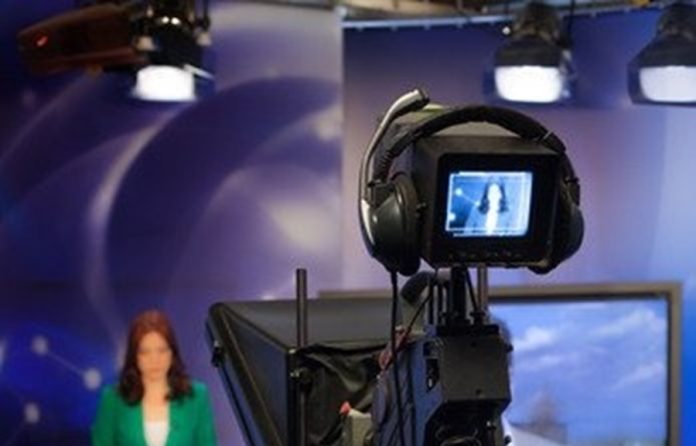 Απήγαγαν μητέρα παρουσιάστριας - Μπήκαν στο σπίτι και την άρπαξαν