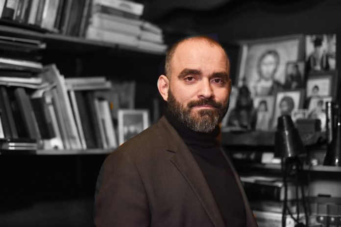 Ο συγγραφέας Χρίστος Κρεμνιώτης στην Espresso για την πολύκροτη υπόθεση των Πετραλώνων