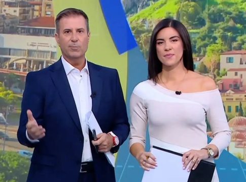 Η Άννα Λιβαθυνού όπως δεν την έχετε ξαναδεί! Ποζάρει με κόκκινο μπικίνι