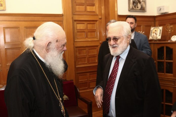 Ο Γιάννης Σμαραγδής συνάντησε τον Αρχιεπίσκοπο Ιερώνυμο