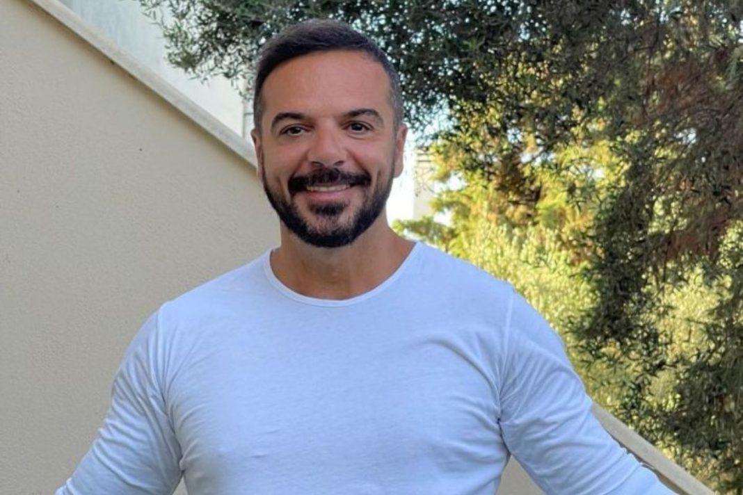 Ο Τριαντάφυλλος παρουσίασε στο Tik Tok το νέο του τραγούδι κι αποθεώθηκε