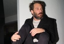 Αντίνοος Αλμπάνης: Χωρίς μπλούζα στις Σπέτσες – Η χιουμοριστική ευχή για τον νέο μήνα