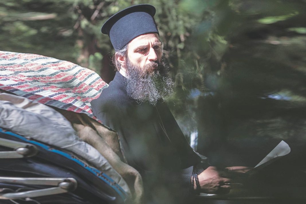 Ο «άνθρωπος του Θεού» φορά τα άγια ράσα του Ιωσήφ του Ησυχαστή